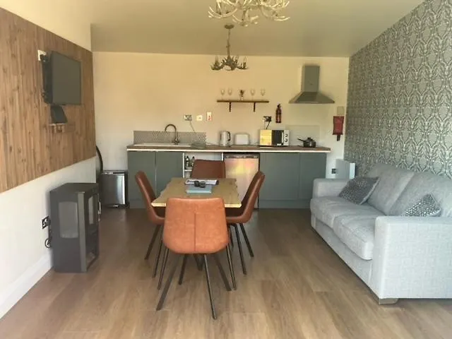 בית נופש Cabin, Cork, Near Ballymaloe House & Garryvoe *