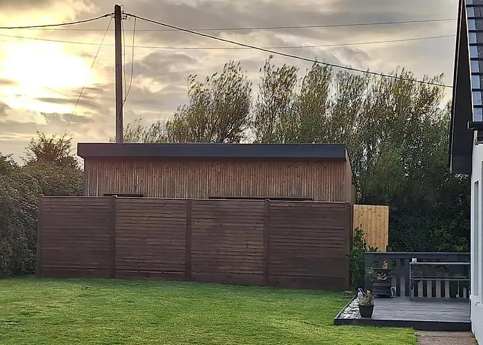 בית נופש Cabin, Cork, Near Ballymaloe House & Garryvoe *